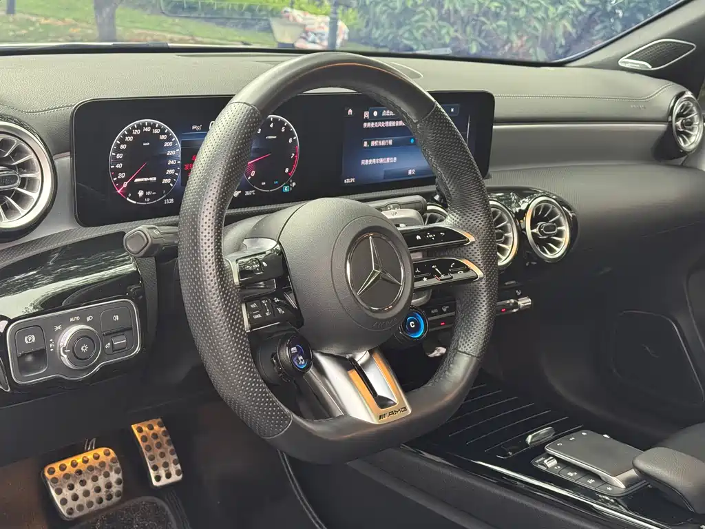 Mercedes-Benz A-Class AMG 2024 — фото 8