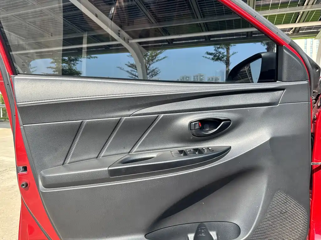 Toyota Yaris L 2020 — фото 10