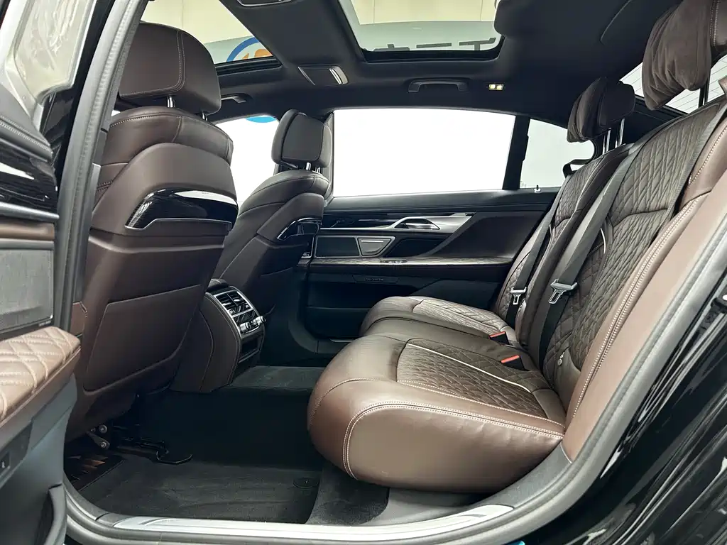 BMW 7 Series 2021 — фото 13
