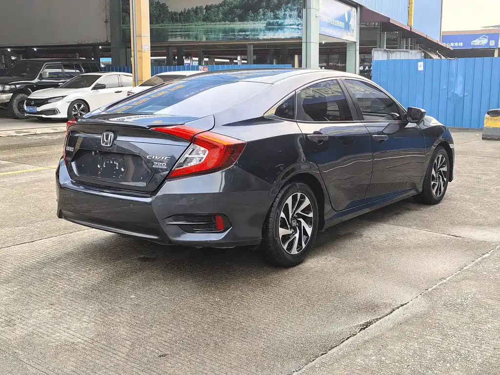 Honda Civic 2018 — фото 6
