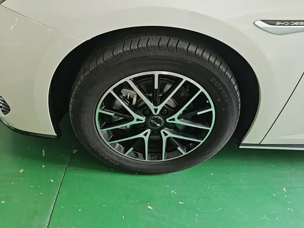 BYD Seal 07 DM-i 2025 — фото 23