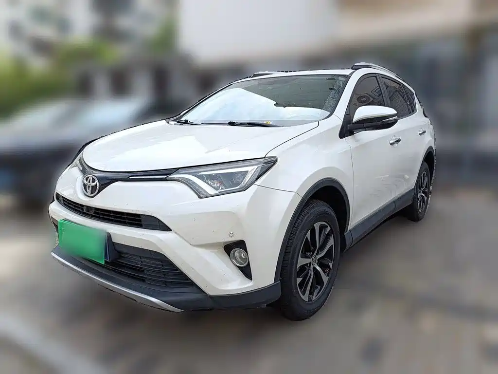 Toyota RAV4 2017 — фото 1