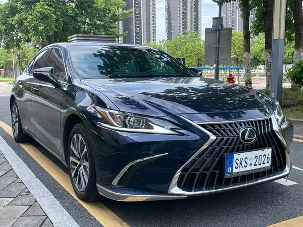 Lexus ES 2024