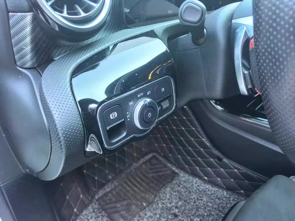Mercedes-Benz A-Class 2023 — фото 17