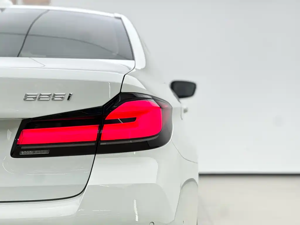 BMW 5 Series 2022 — фото 13
