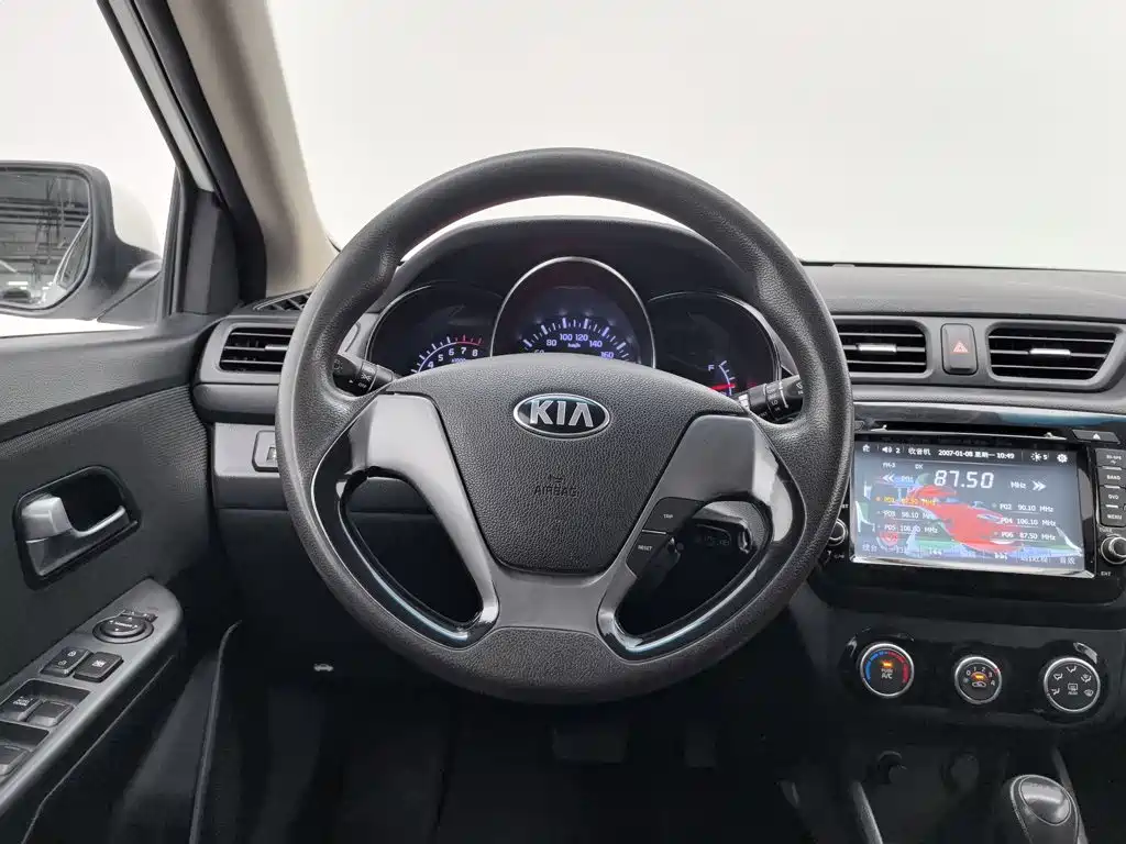 Kia K2 2015 — фото 11