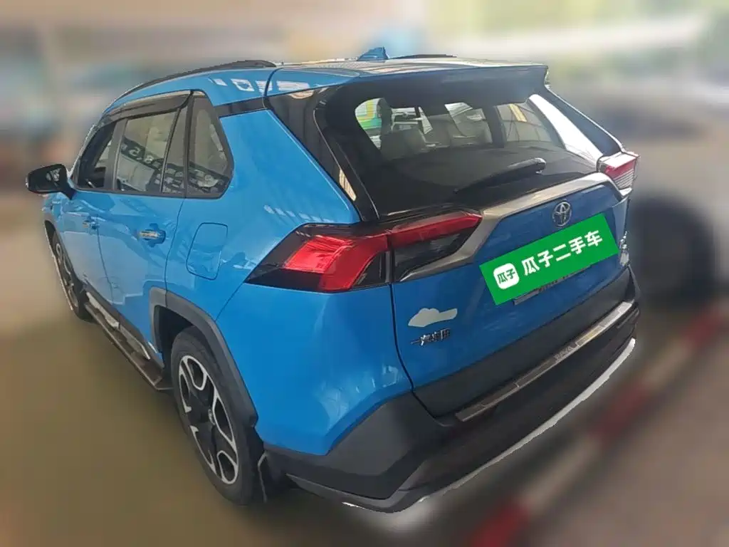 Toyota RAV4 2019 — фото 9