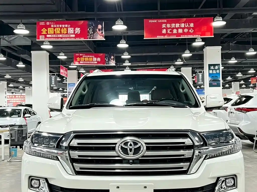 Toyota Land Cruiser 2019 — фото 1
