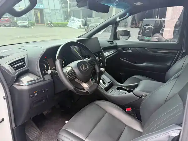 Lexus LM 2020