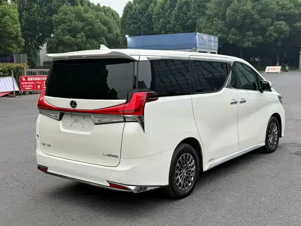 Lexus LM 2020