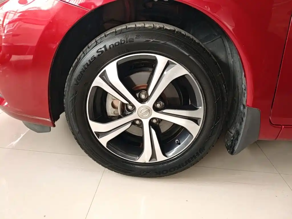 Nissan Tiida 2018 — фото 23