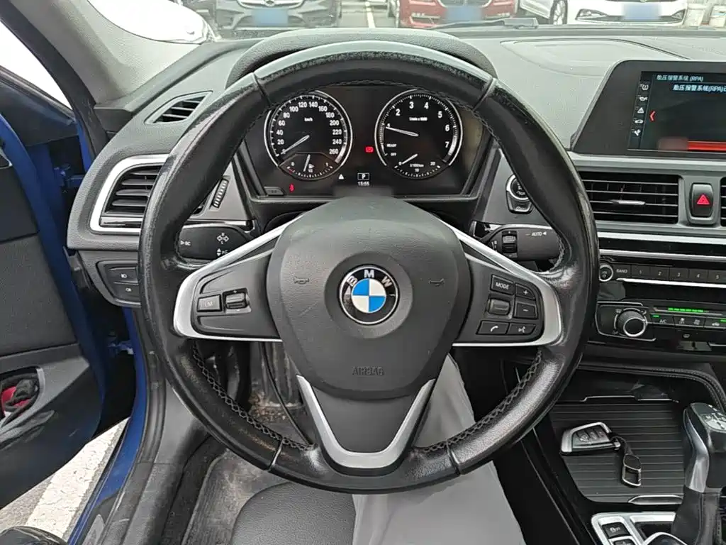 BMW 1 Series 2018 — фото 11