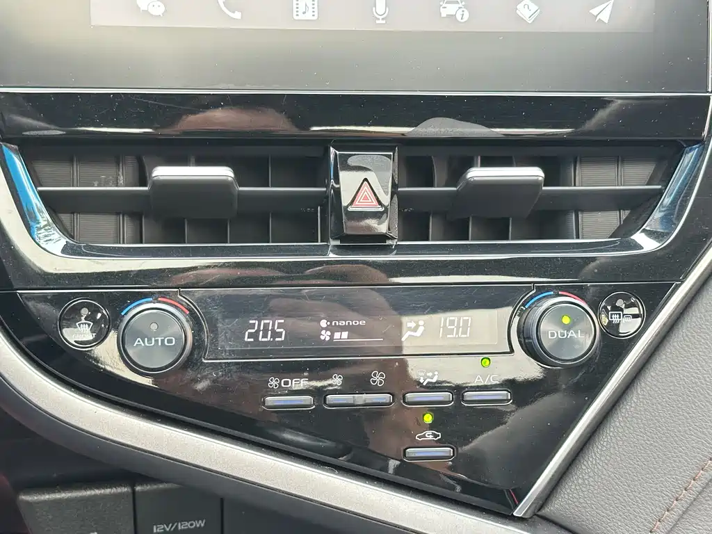 Toyota Camry 2022 — фото 15