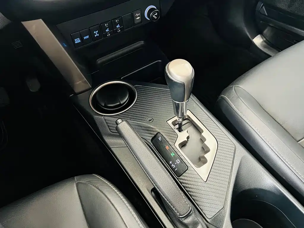 Toyota RAV4 2016 — фото 14