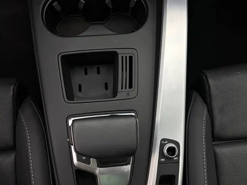 Audi A4L 2023 — фото 13