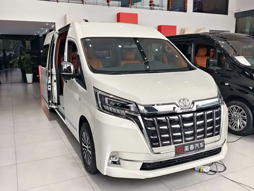 Toyota Hiace 2025 — фото 3
