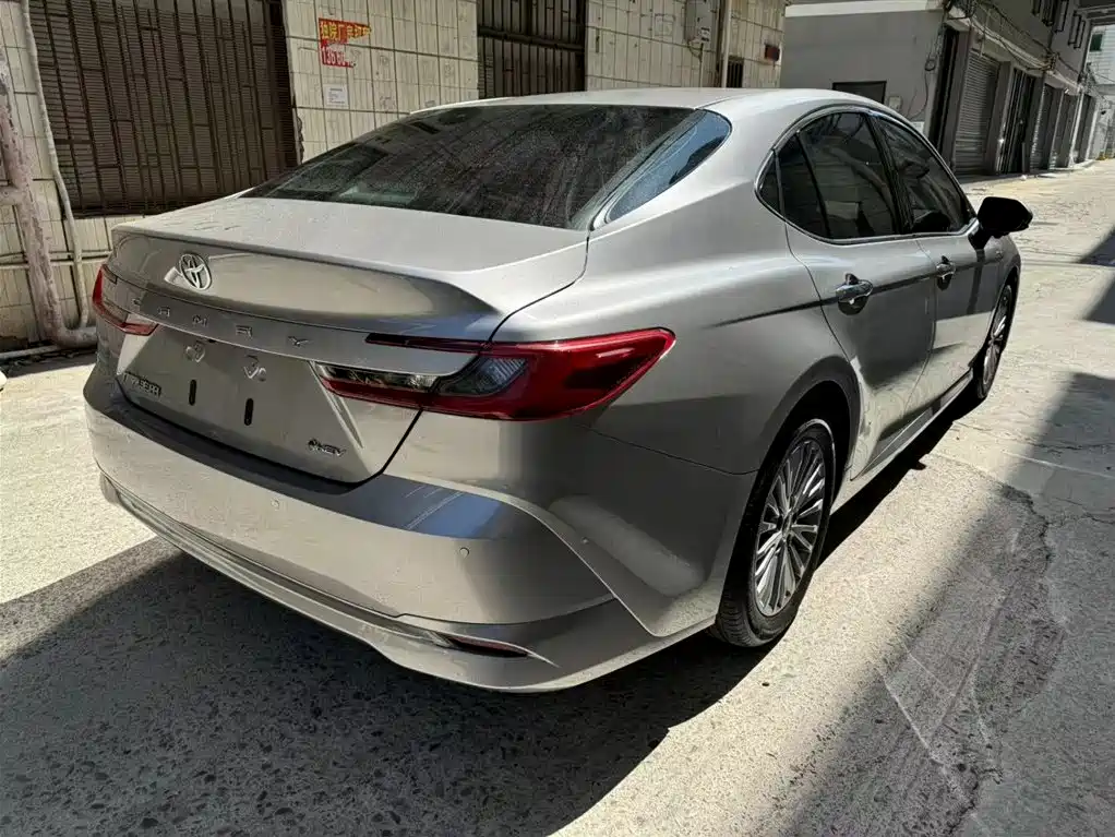 Toyota Camry 2025 — фото 9