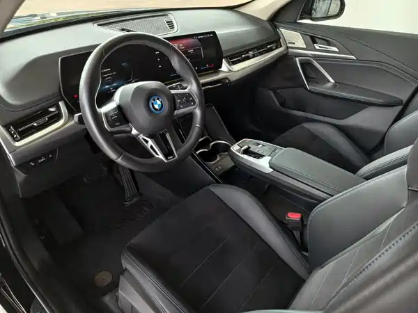 BMW iX1 2025