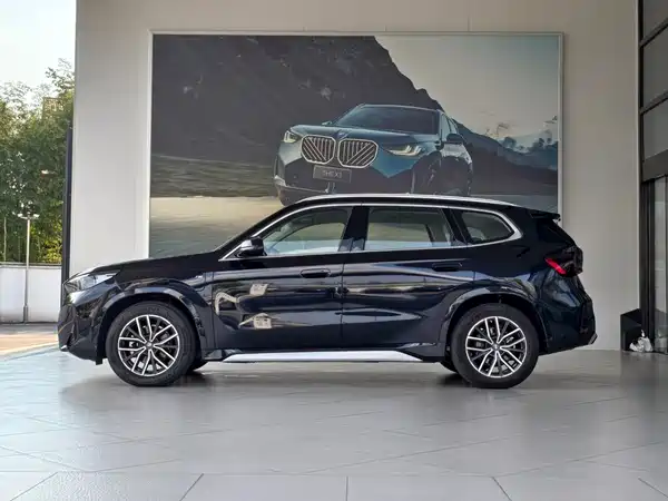 BMW iX1 2025