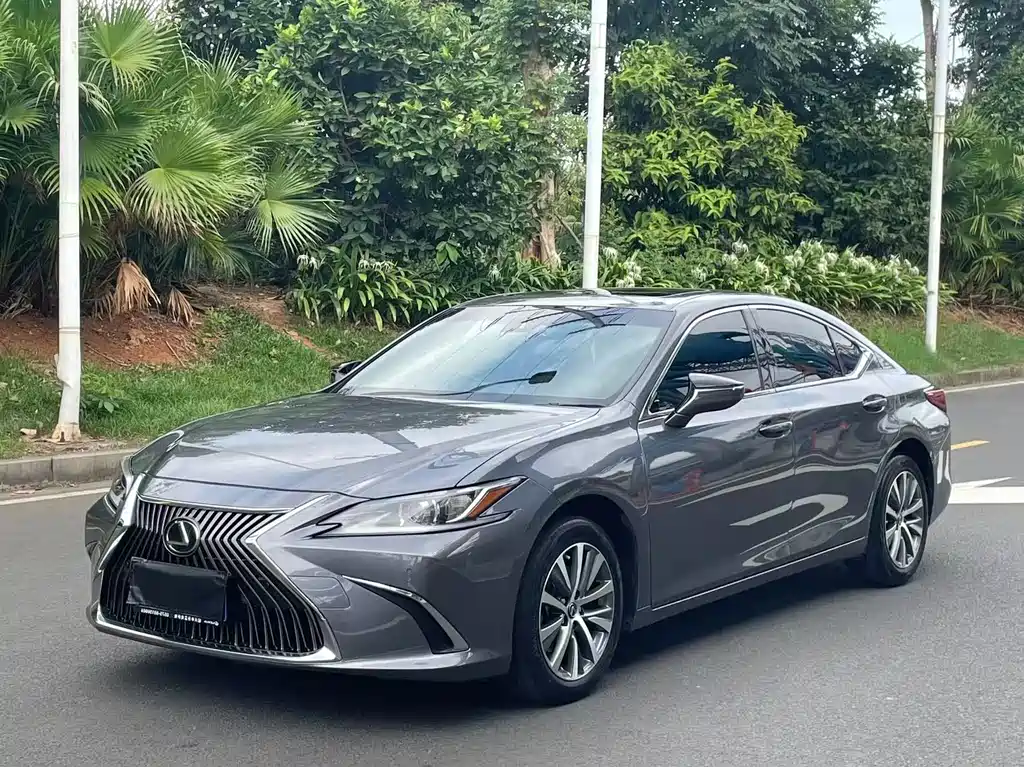 Lexus ES 2021 — фото 1