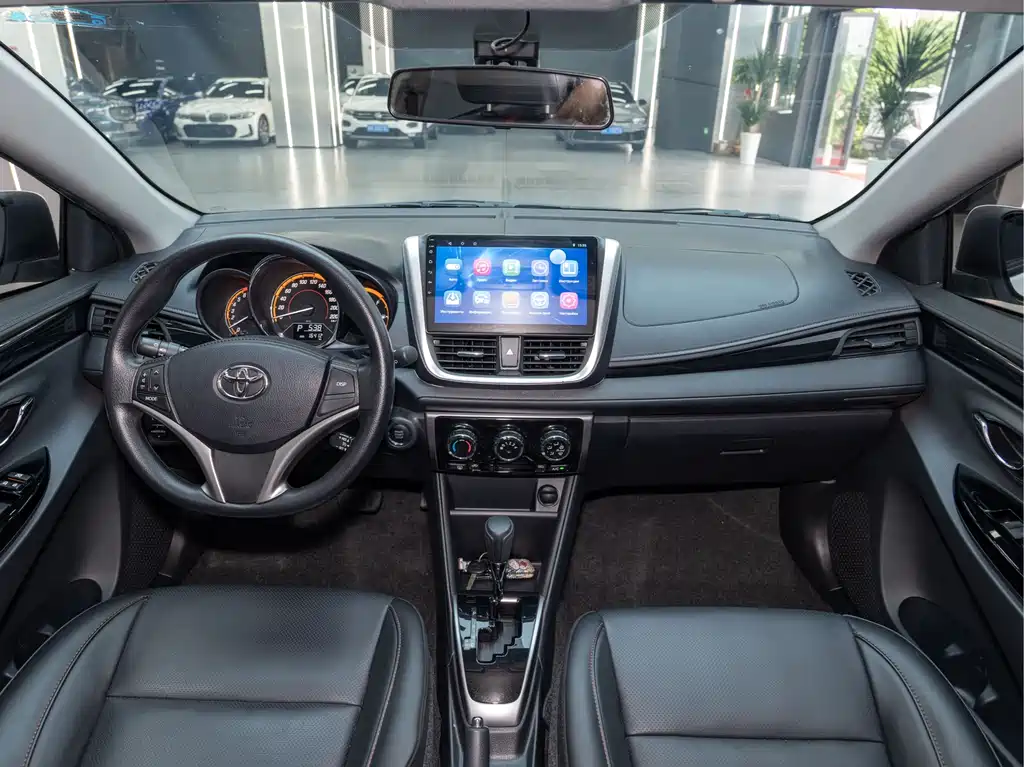 Toyota Yaris L 2023 — фото 17