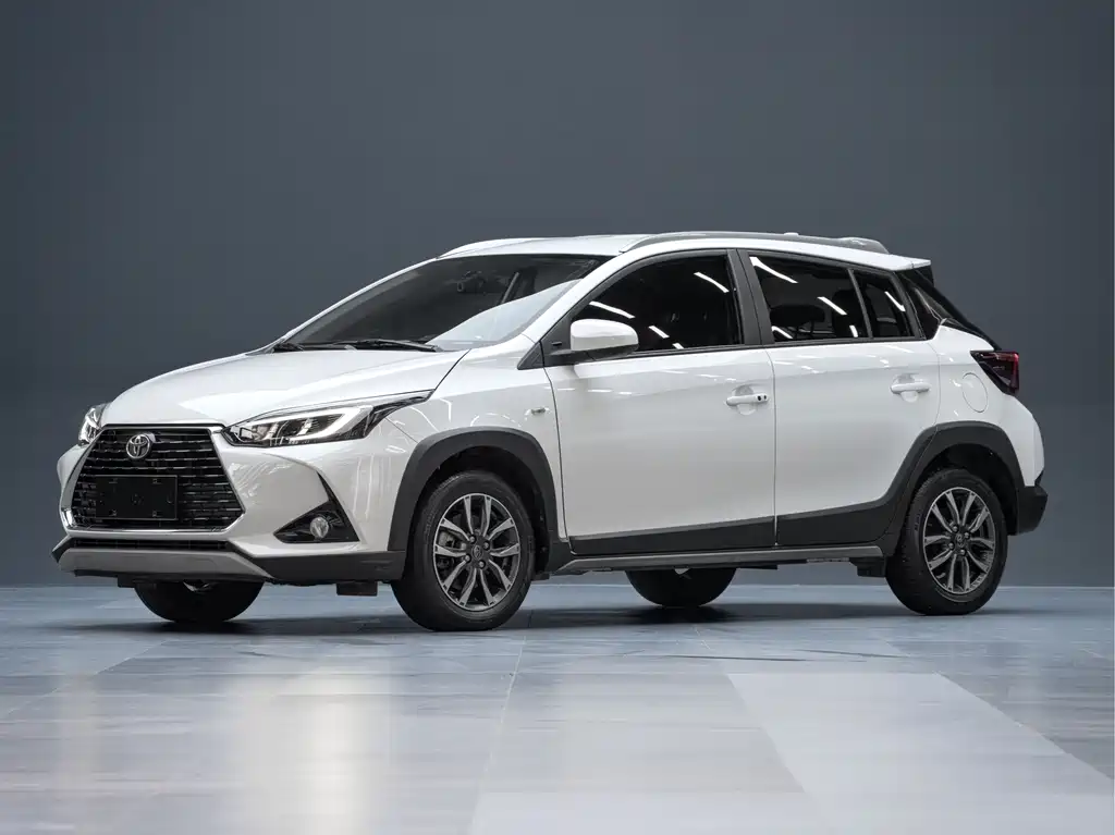 Toyota Yaris L 2023 — фото 1