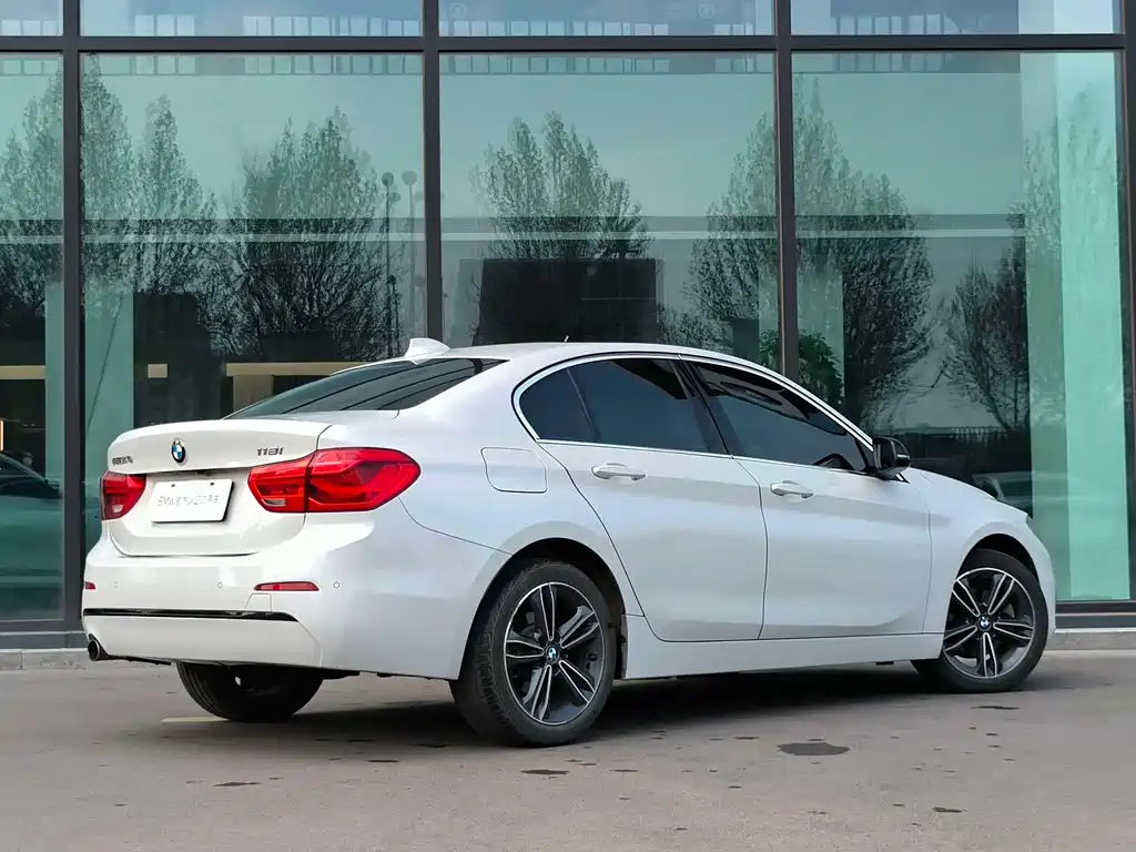 BMW 1 Series 2018 — фото 6
