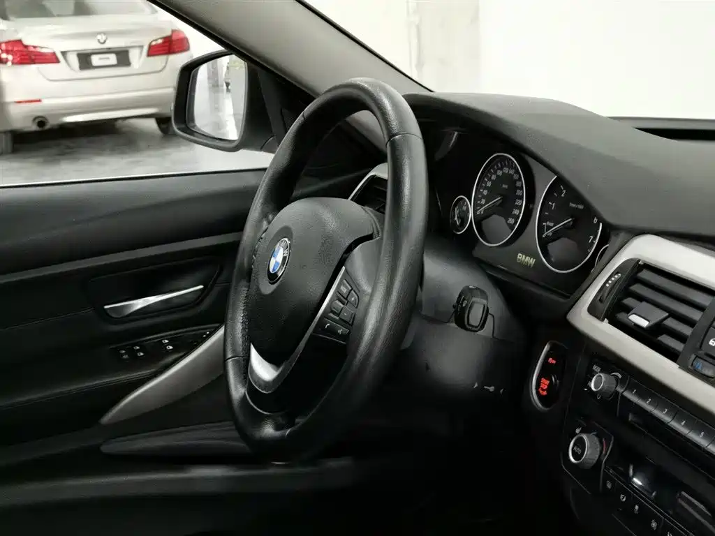BMW 3 Series 2015 — фото 22