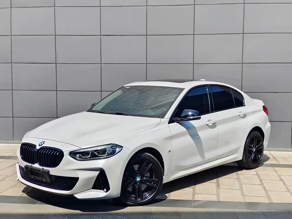 BMW 1 Series 2023 — фото 1
