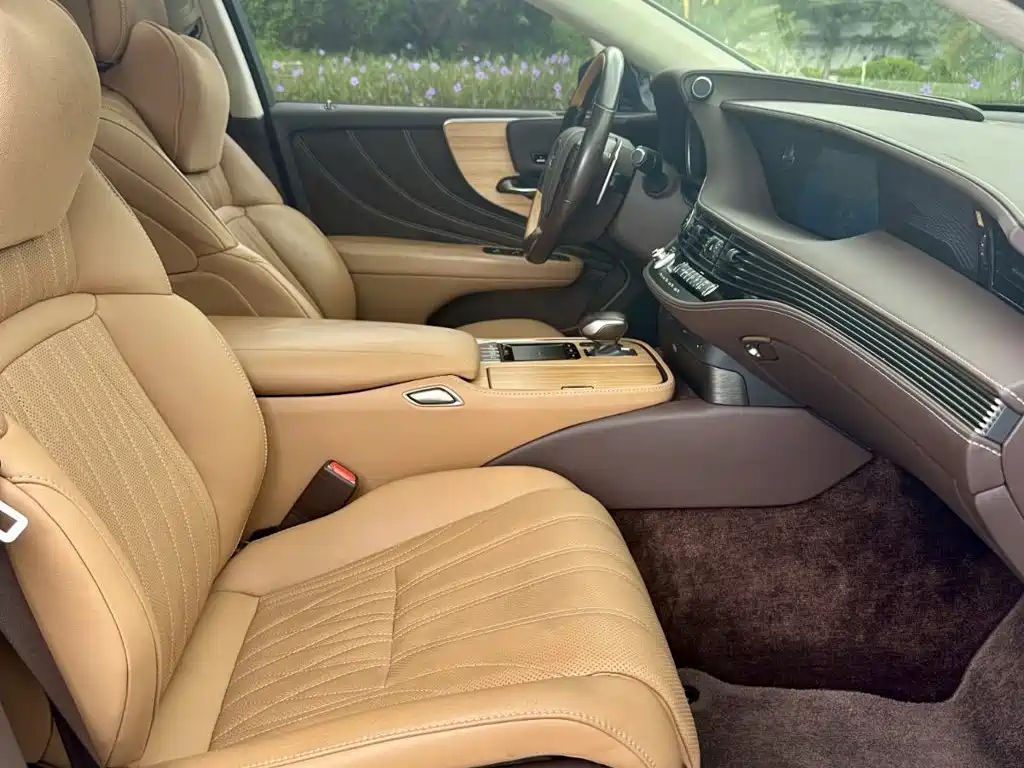 Lexus LS 2019 — фото 13
