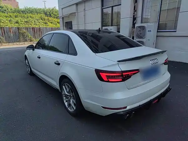 Audi A4L 2018