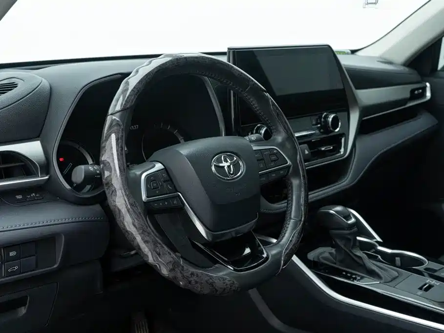 Toyota Highlander 2024 — фото 17