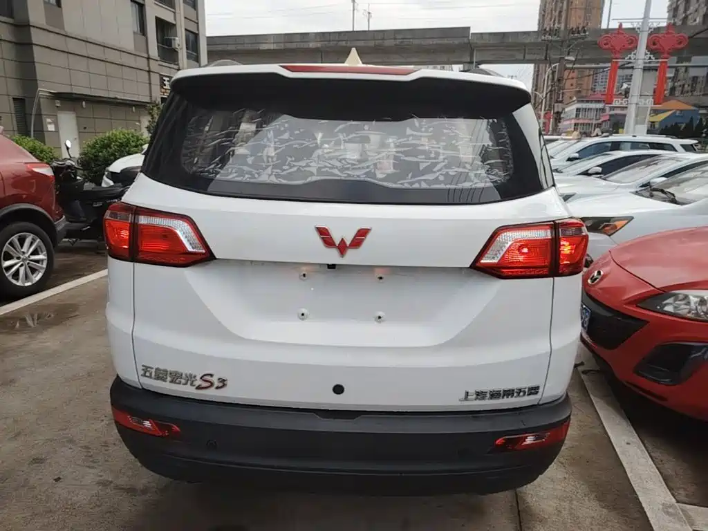 Wuling Hongguang S3 2018 — фото 6