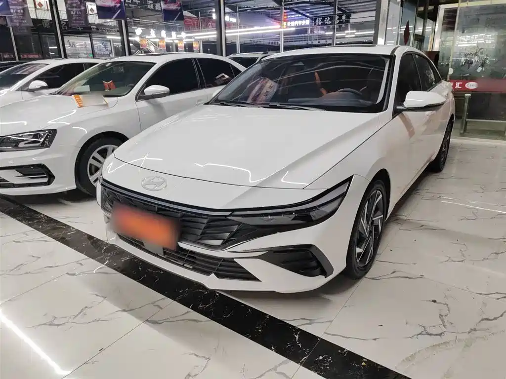 Hyundai Elantra 2024 — фото 1