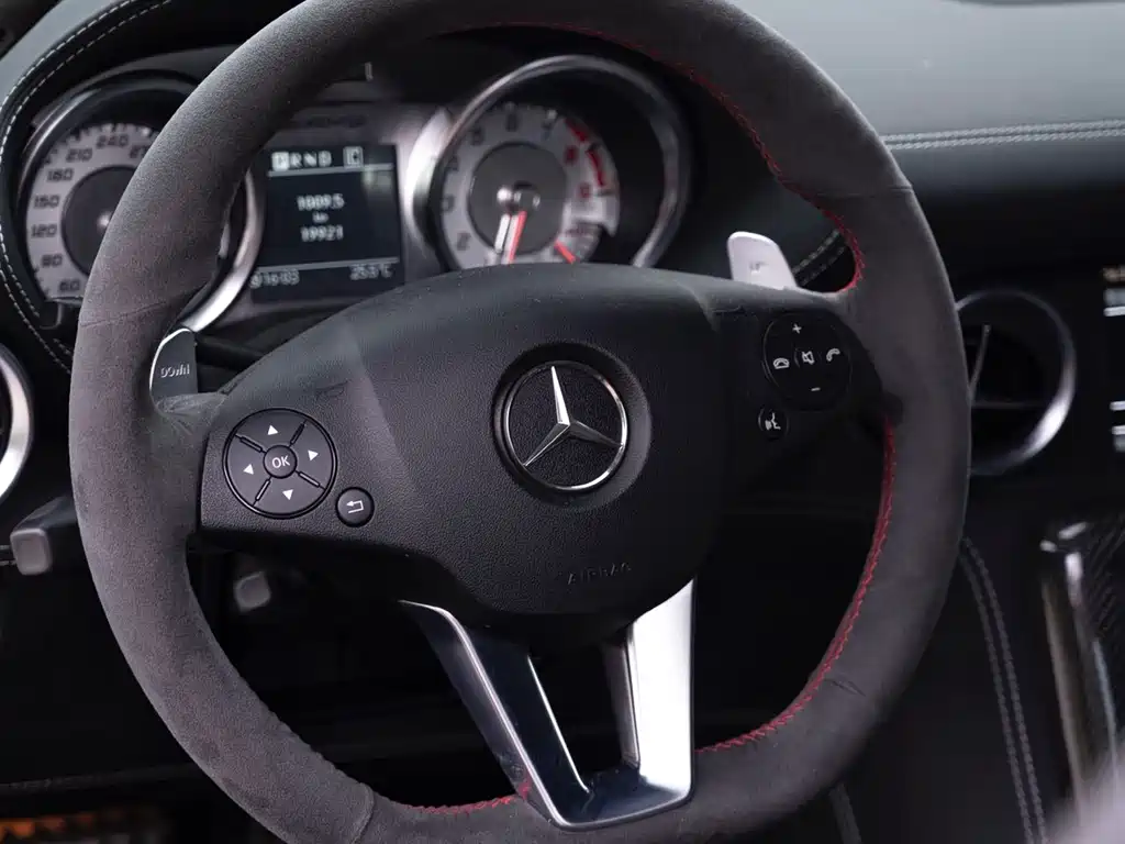 Mercedes-Benz SLS AMG 2012 — фото 13