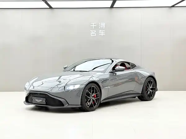 Aston Martin V8 Vantage 2022