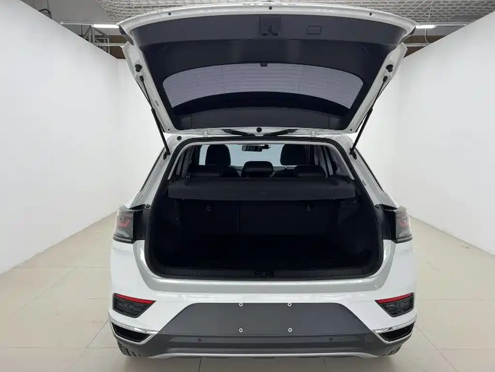 Volkswagen T-Roc 2023 — фото 8