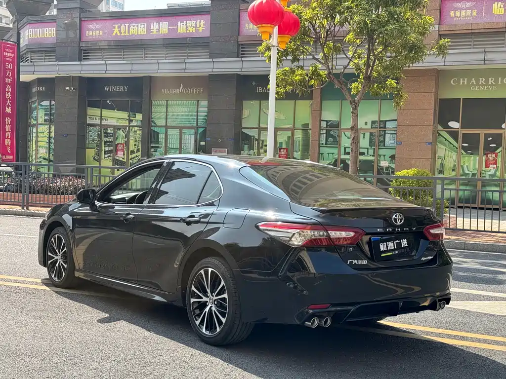 Toyota Camry 2019 — фото 11
