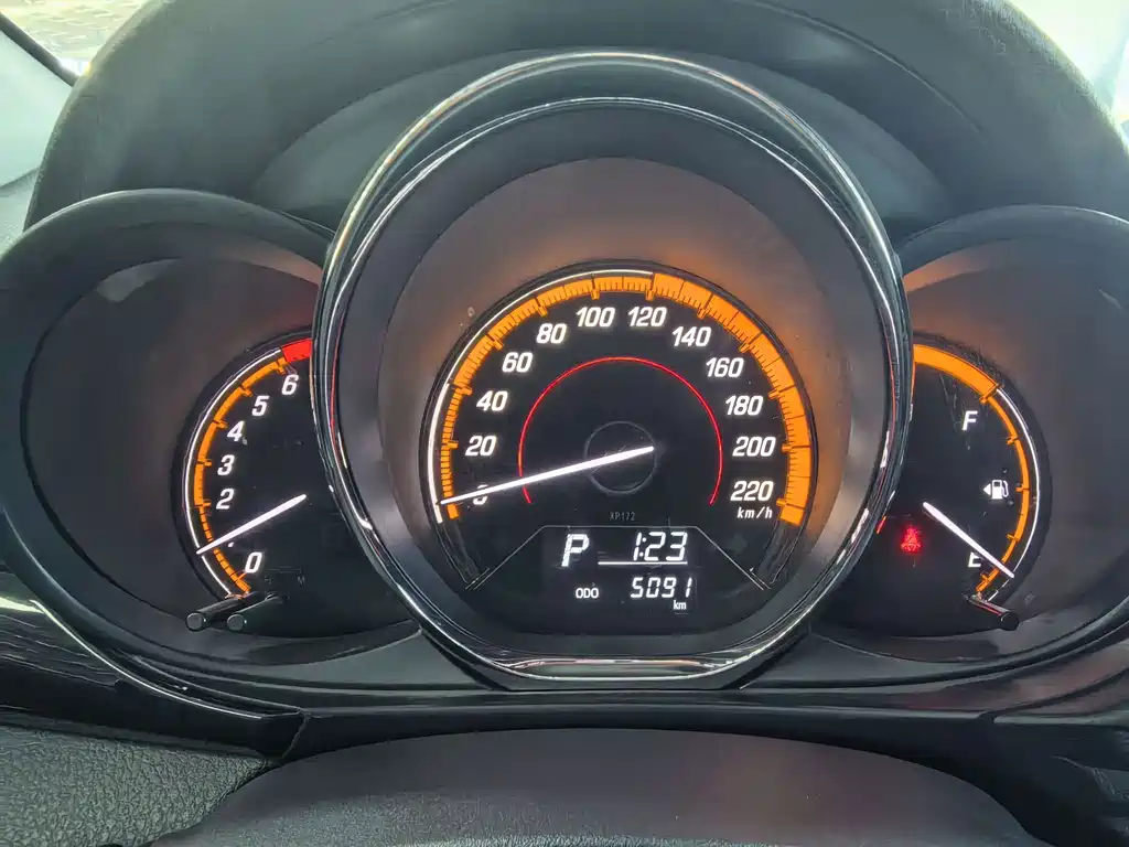 Toyota Yaris L 2022 — фото 12
