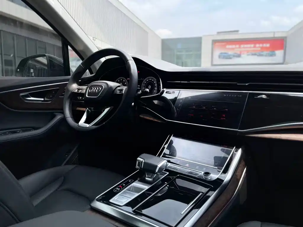 Audi Q7 2023 — фото 15