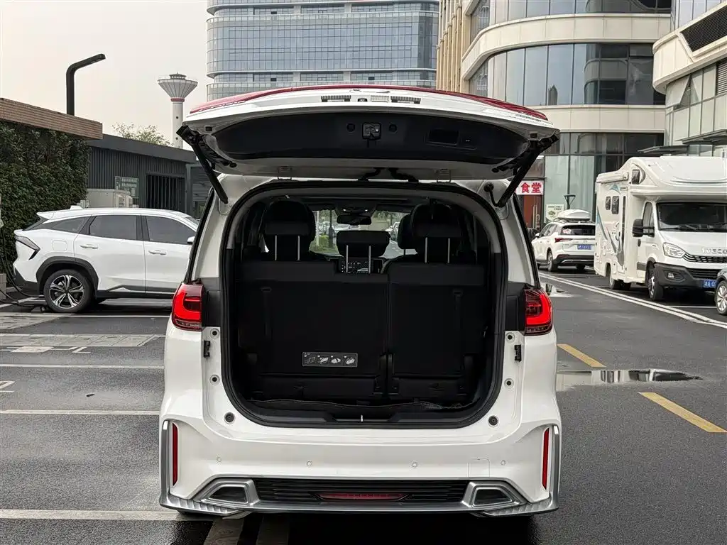 GAC Motor Trumpchi M8 2021 — фото 12