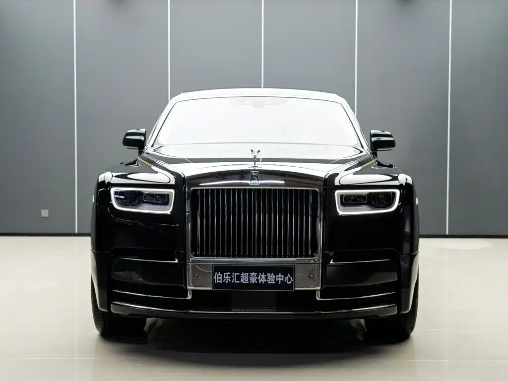 Rolls-Royce Phantom 2018 — фото 4