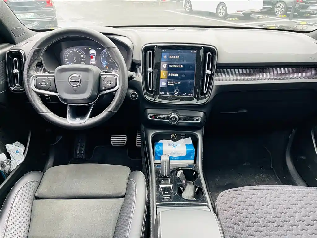 Volvo XC40 2019 — фото 10