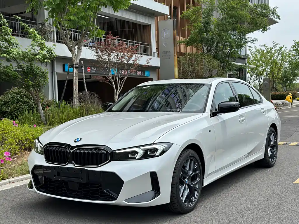 BMW 3 Series 2025 — фото 1