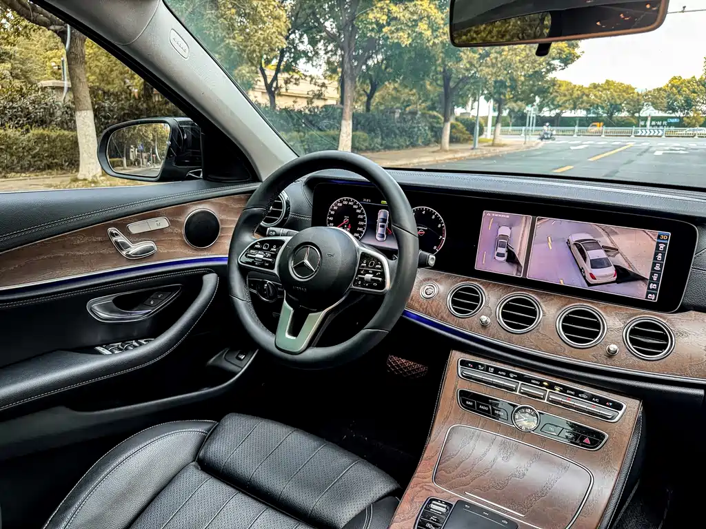 Mercedes-Benz E-Class 2019 — фото 16