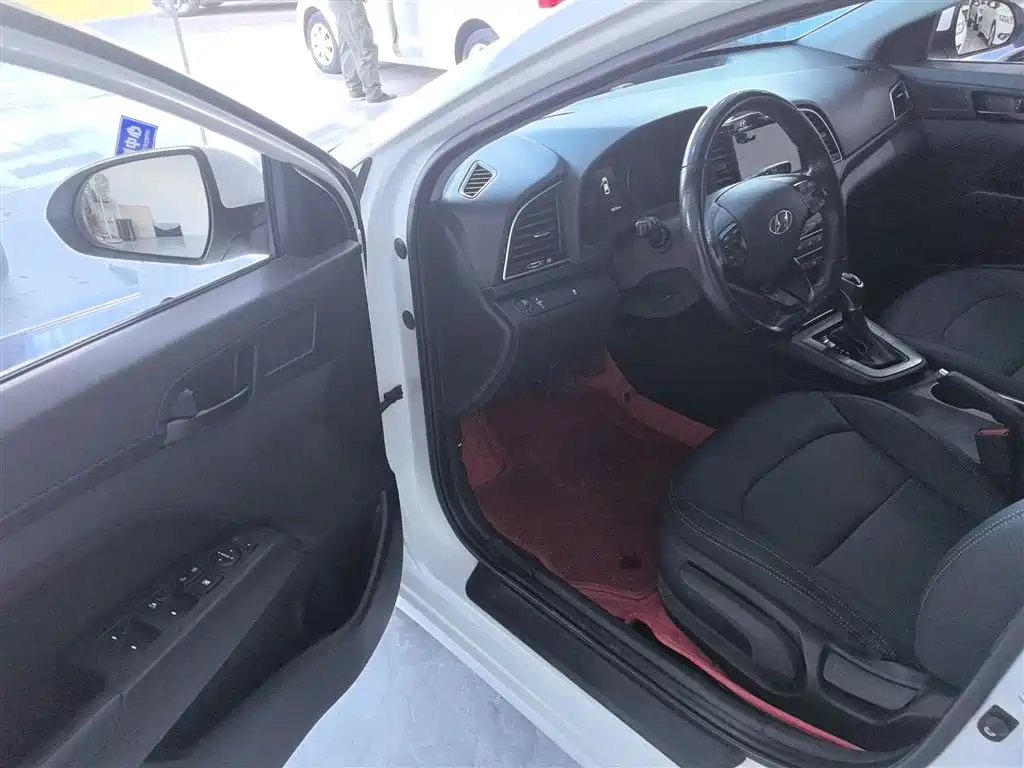 Hyundai Elantra 2019 — фото 13