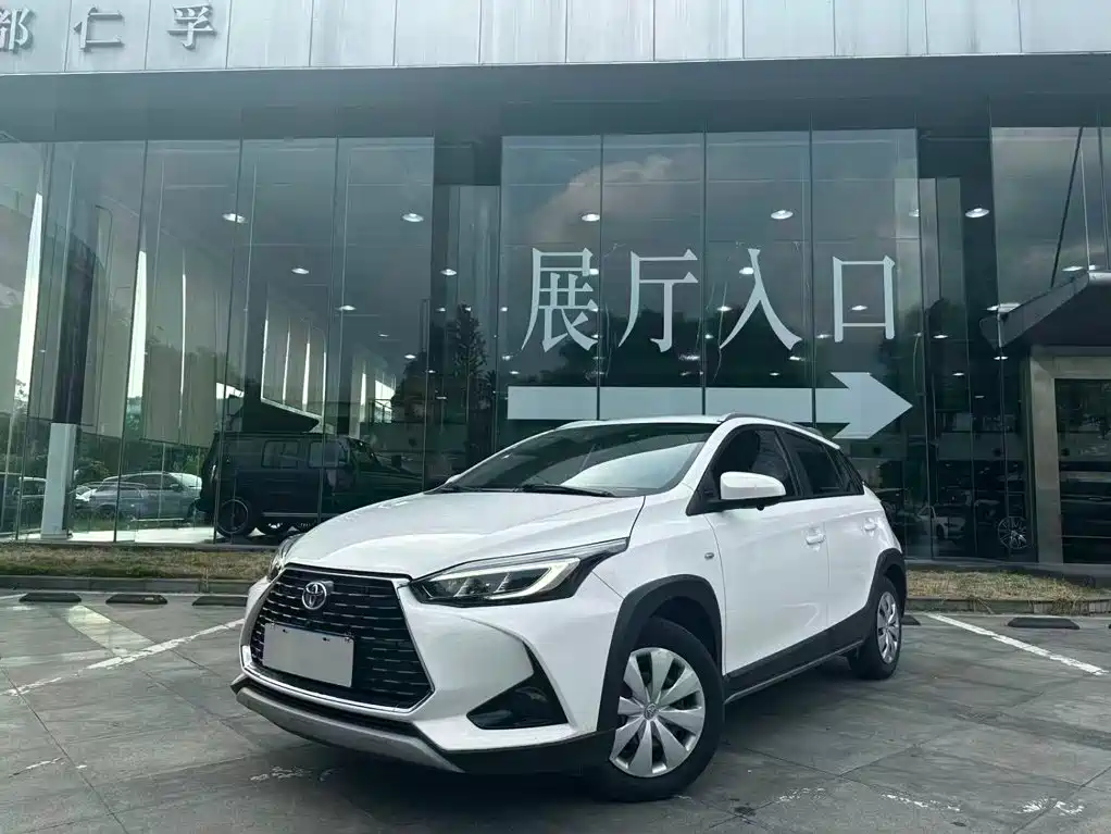 Toyota Yaris L 2021 — фото 1