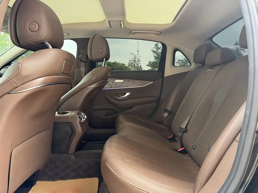 Mercedes-Benz E-Class 2019 — фото 11