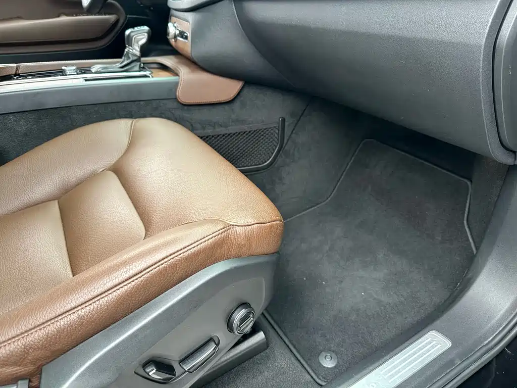Volvo XC90 2019 — фото 11