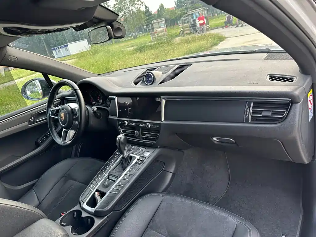 Porsche Macan 2020 — фото 17